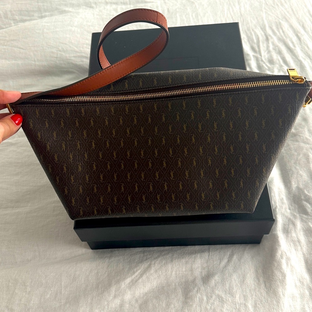 Saint Laurent Monogramme Crossbody Bag in Cassandre and Smooth Leather